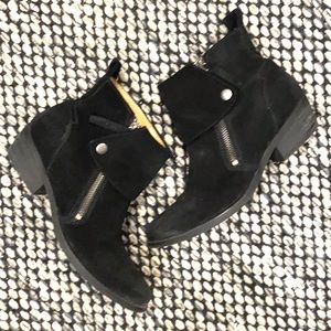 Nine West Vableaker flap zip suede booties, size 6